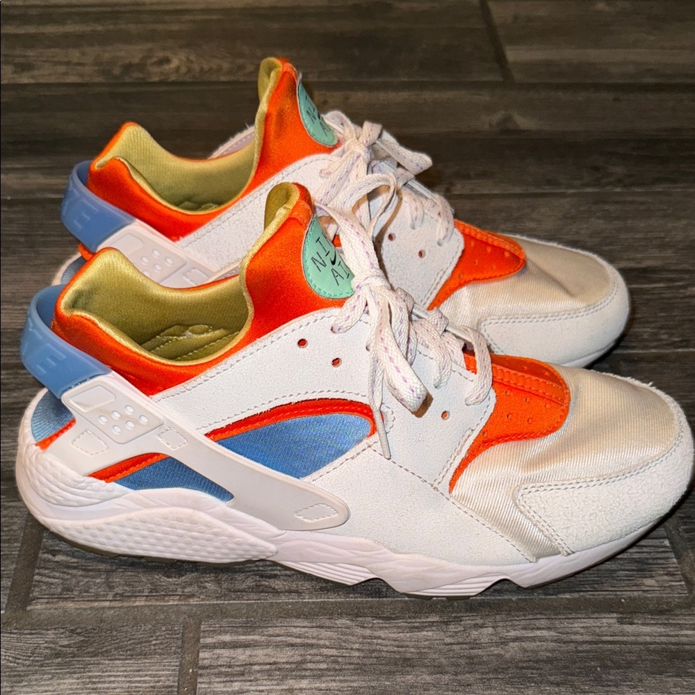 Nike White and Orange Men's Huaraches.